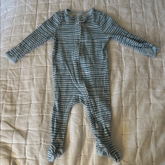 8 piece 6-9mo. Cozy Baby Boy Clothes (025) - Picture 6 of 16